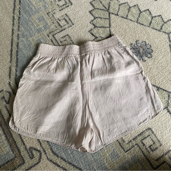 2x H&M Pull-on Shorts sz S in Neon Green and Ivory - Picture 6 of 8